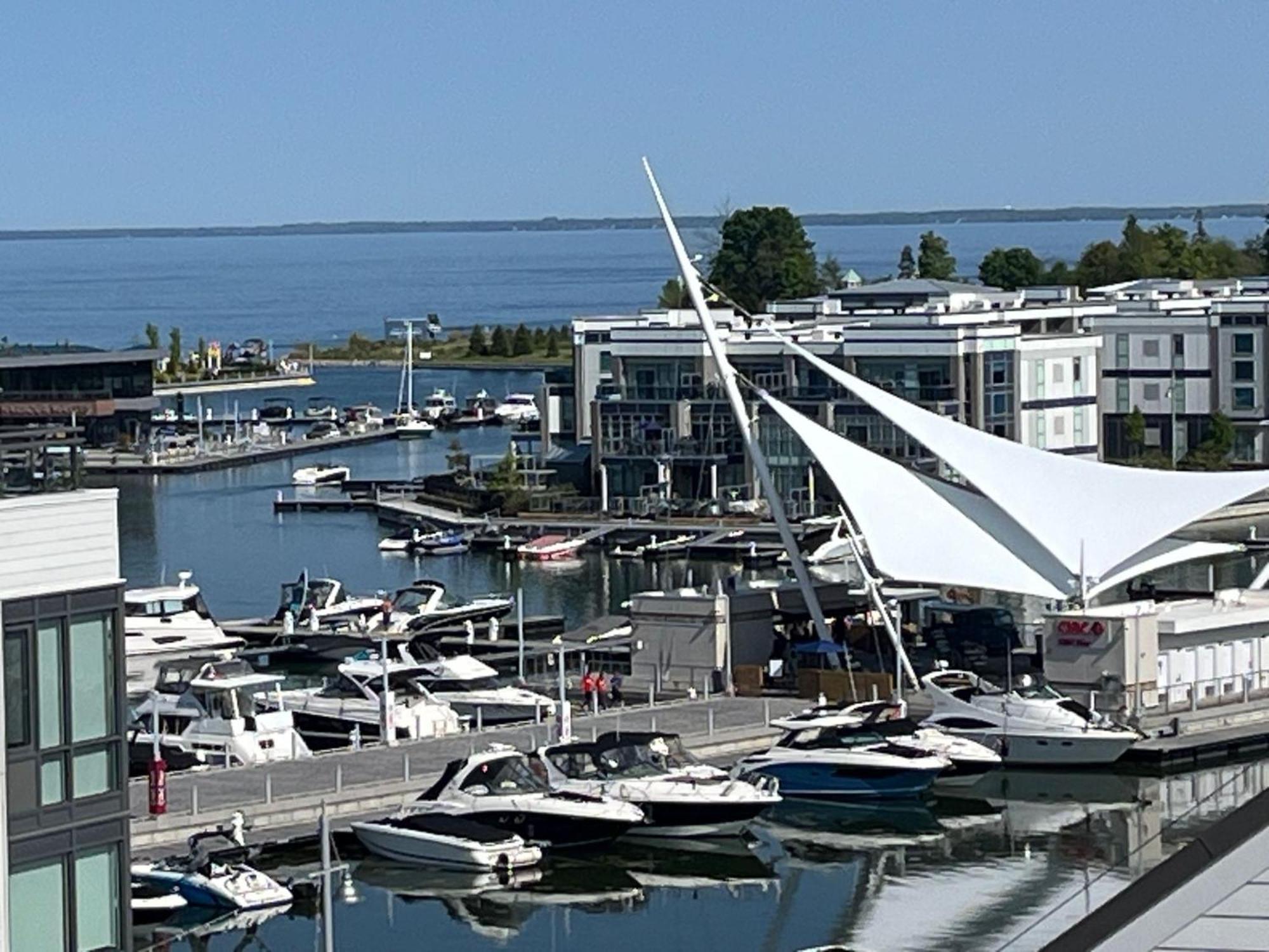 Stunning Stayz At Friday Harbour Beach Marina Resort Lake Simcoe Innisfil ภายนอก รูปภาพ